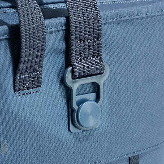 carryouttm-soft-cooler-tote-20-l-c4 250815_hydro_cooler_details_14838_2_4.jpg