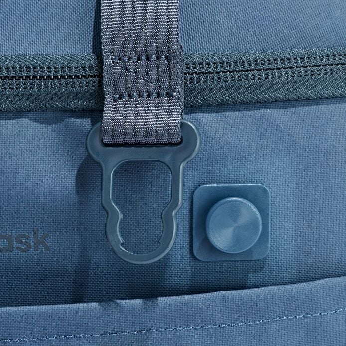 carryouttm-soft-cooler-15-l-l4 250815_hydro_cooler_details_14856_6.jpg
