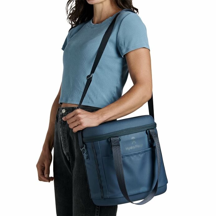 carryouttm-soft-cooler-10-l-b9 250815_hydro_s26_hb_14560_1_4.jpg