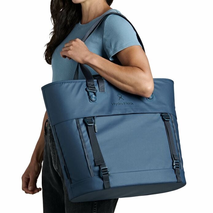 carryouttm-soft-cooler-tote-30-l-f9 250815_hydro_s26_hb_14614_2.jpg