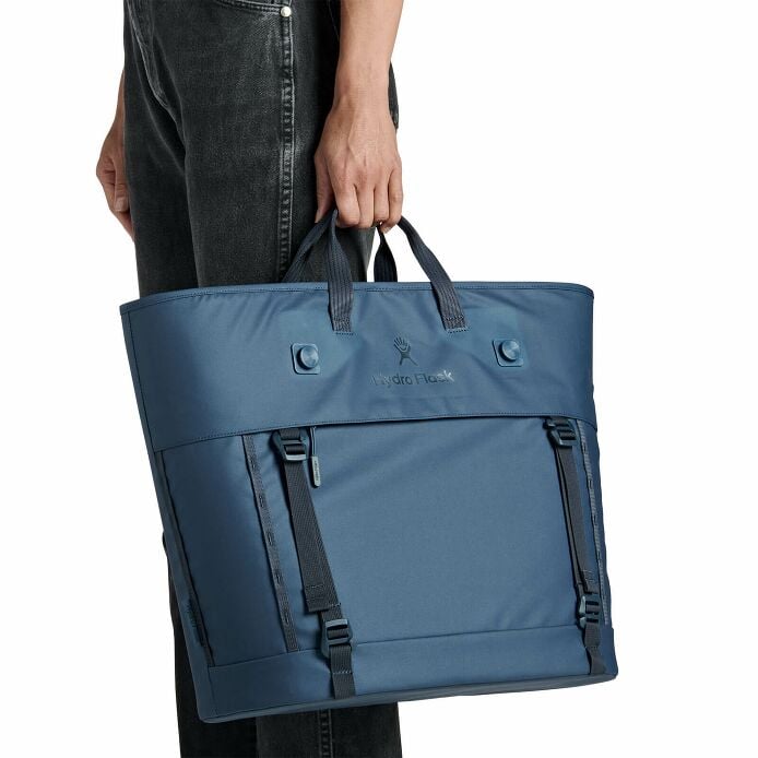 carryouttm-soft-cooler-tote-30-l-f9 250815_hydro_s26_hb_14619_2.jpg