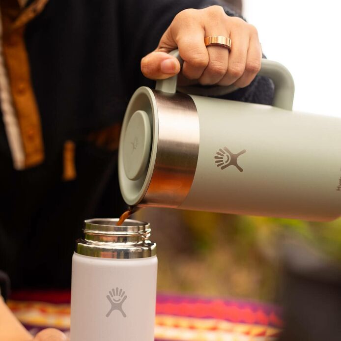 32-oz-insulated-french-press-j7 2706_johnson_s25summertravel_camping_pouring_303a0287_1_.jpg