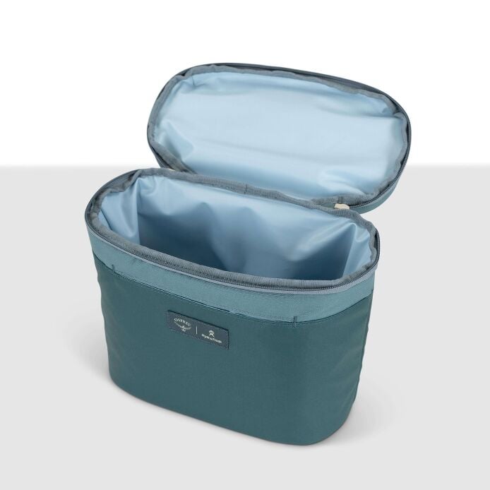 osprey-axis-x-hydro-flask-campus-essentials-bundle-n9 axisxhydroflask_s26_detail2_cascadeblue_10007249_1.jpg