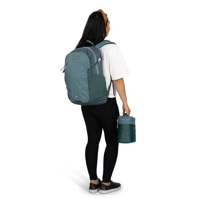 osprey-axis-x-hydro-flask-campus-essentials-bundle-n9 axisxhydroflask_s26_onbody2_cascadeblue_10007249_2.jpg