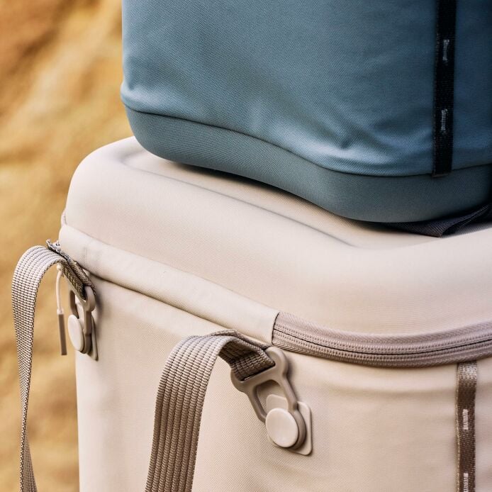 carryouttm-soft-cooler-15-l-l4 hf_carryout_bouwer_d1_l1_torrey_pines_still_life_0381_6.jpg