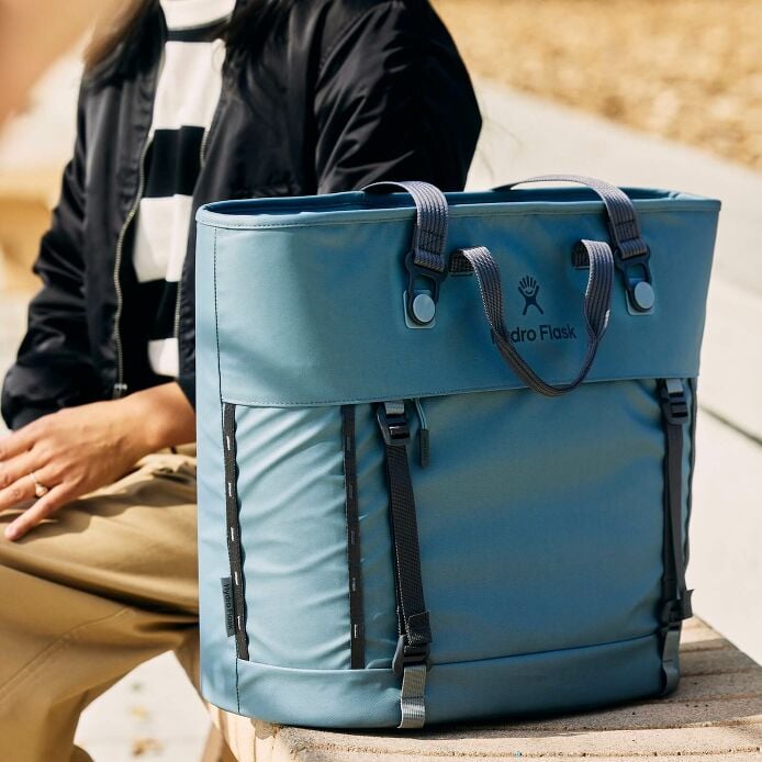 carryouttm-soft-cooler-tote-30-l-f9 hf_carryout_bouwer_d2_l2_parking_soccer_1930_1_1.jpg