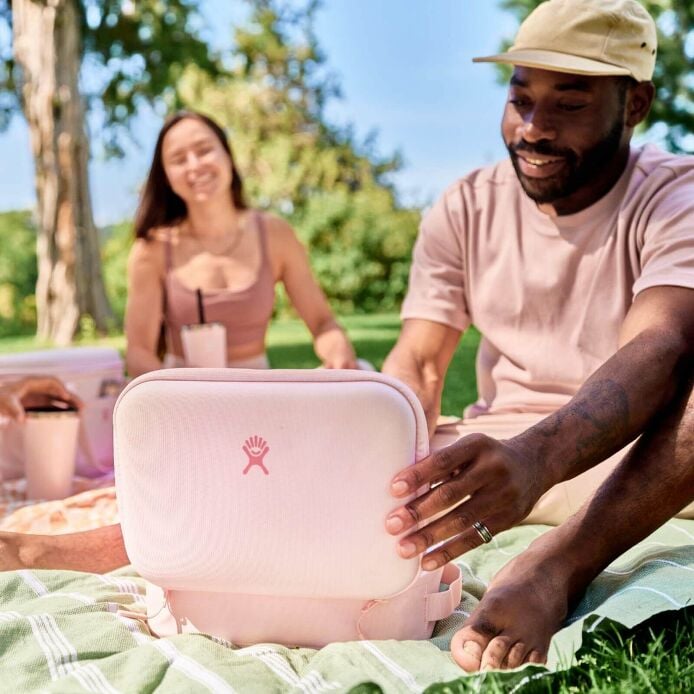 5-l-carry-outtm-lunch-box-f7 hf_s24_trillium_45_1.jpg