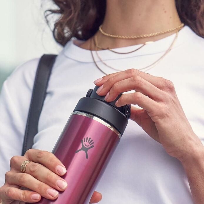 32-oz-lightweight-chug-cap-bottle-n3 hf_s26_lightweight_mcinnis_5123_1_8.jpg