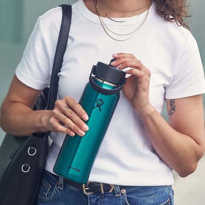 32-oz-lightweight-flex-straw-bottle-e9 hf_s26_lightweight_mcinnis_5167_2_3.jpg