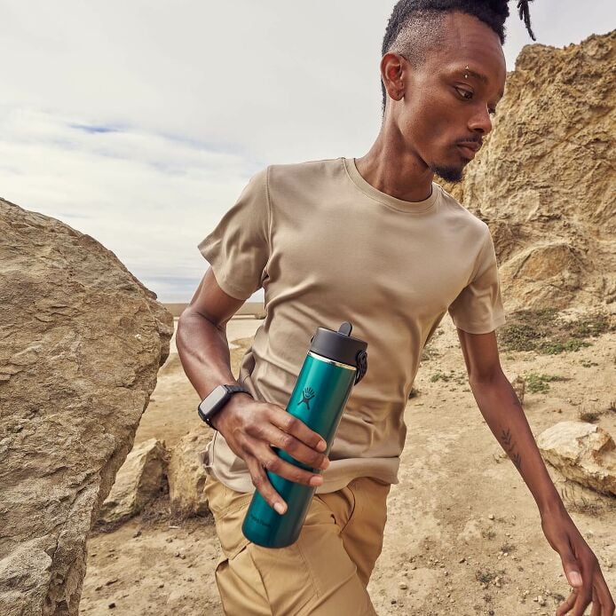24-oz-lightweight-flex-straw-bottle-y4 hf_s26_lightweight_mcinnis_6828_4.jpg