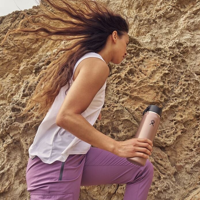 32-oz-lightweight-flex-straw-bottle-e9 hf_s26_lightweight_mcinnis_6946_1_3.jpg