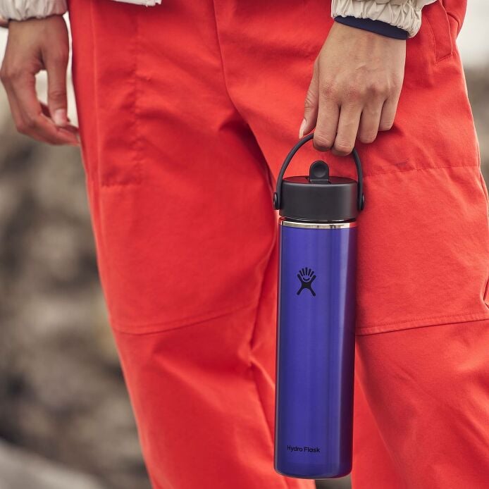 24-oz-lightweight-flex-straw-bottle-y4 hf_s26_lightweight_mcinnis_7443_3.jpg