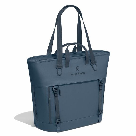 carryouttm-soft-cooler-tote-30-l-f9 maxiit384-carryout-tote-30l-harbor-blue-angled_1_1.jpg