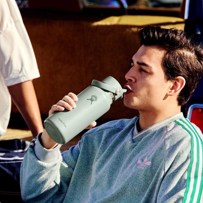 32-oz-wide-mouth-with-flex-straw-cap-j9 s25_tailgating_brouwer_exp-2028-06-01_04-6336_1__5.jpg